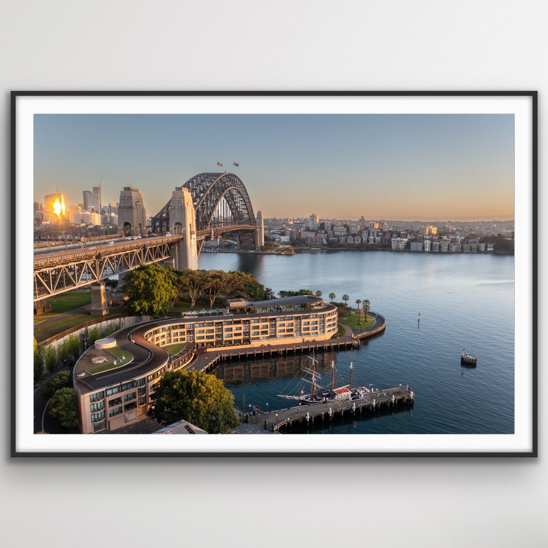 6616ab8ed8c3c268632d0a1d_sydney-harbour-bridge-black_1757988102809.jpg