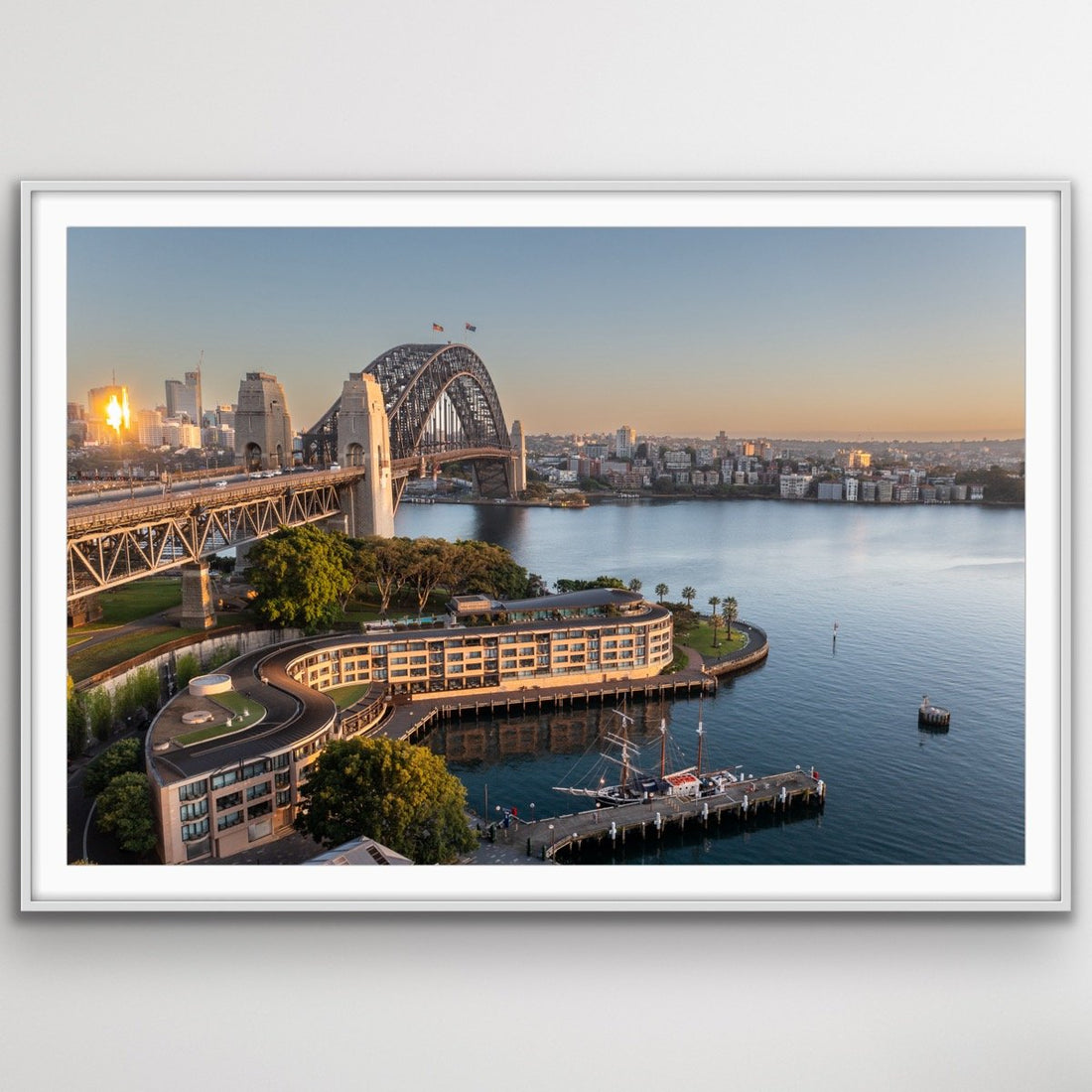 6616ab8ed8c3c268632d0a1d_sydney-harbour-bridge-white_1757988102808.jpg