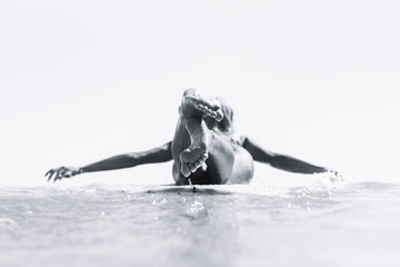 6616ab8ed8c3c268632d0a1d_black-and-white-surfer-girl_1764229396854.jpg