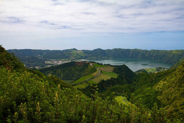 6616ab8ed8c3c268632d0a1d_klein-azores-crater-lakes-under-soft-clouds_1764161921884.jpg