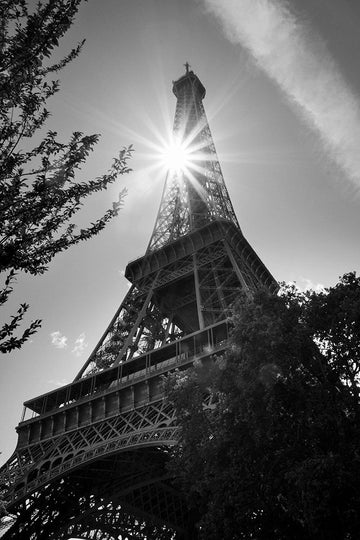 6616ab8ed8c3c268632d0a1d_klein-eiffel-tower-sunstar-in-black-and-white_1764150474577.jpg