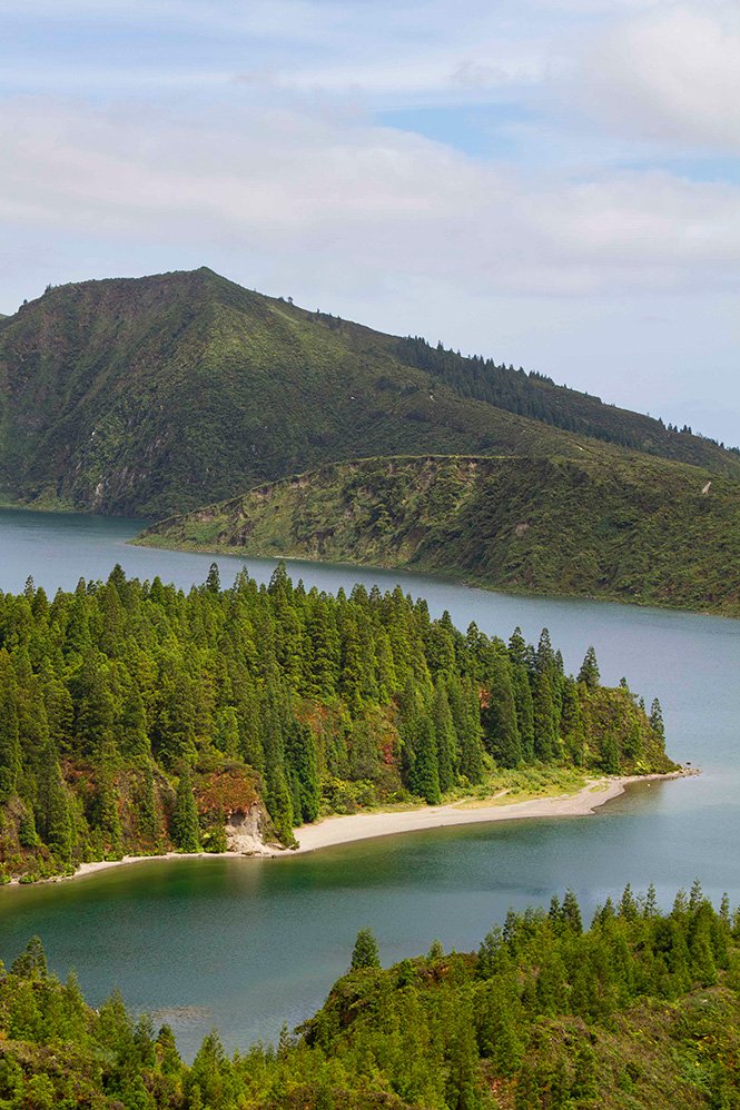 6616ab8ed8c3c268632d0a1d_klein-lagoa-do-fogo-beach-and-pine-forest_1763992255353.jpg