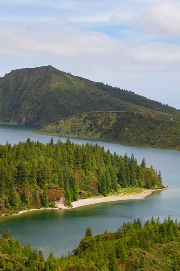 6616ab8ed8c3c268632d0a1d_klein-lagoa-do-fogo-beach-and-pine-forest_1763992255353.jpg