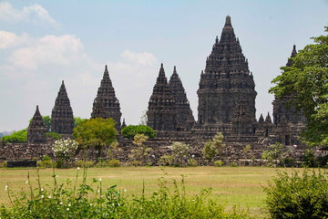 6616ab8ed8c3c268632d0a1d_klein-prambanan-temple-complex-in-java_1764622421208.jpg