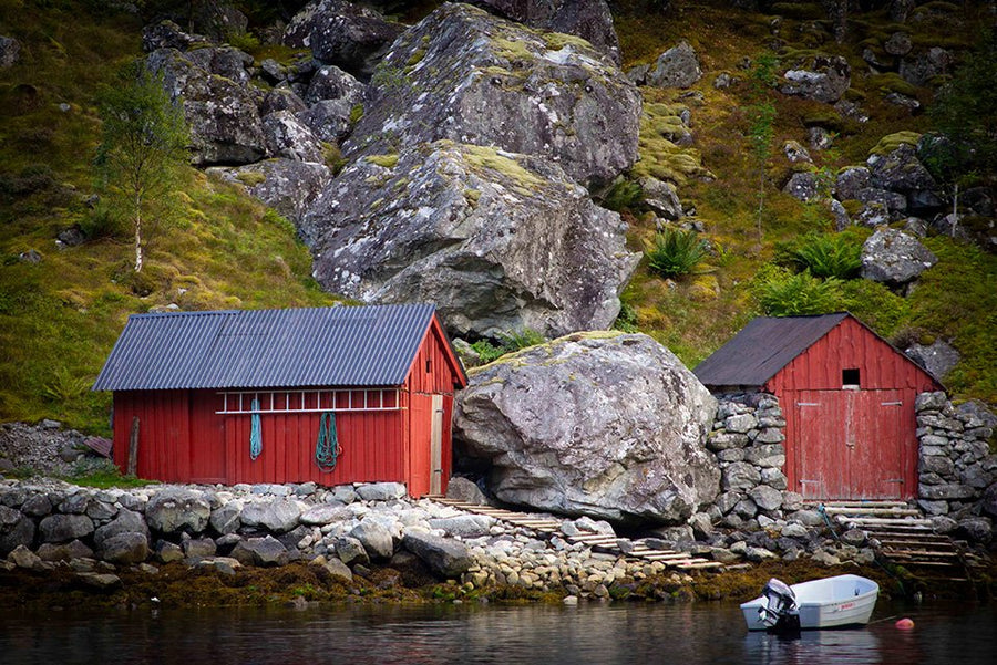 6616ab8ed8c3c268632d0a1d_klein-red-boathouses-among-coastal-rocks-in-norway_1763991622746.jpg
