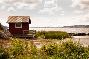 6616ab8ed8c3c268632d0a1d_klein-red-cabin-by-quiet-nordic-bay_1764195607814.jpg