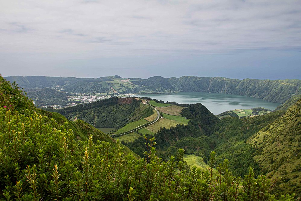 6616ab8ed8c3c268632d0a1d_klein-sete-cidades-overlook-with-lush-foreground_1764586398739.jpg