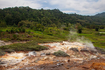 6616ab8ed8c3c268632d0a1d_klein-steaming-geothermal-field-in-tropical-valley_1764162060619.jpg