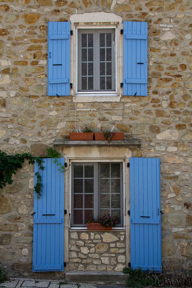 6616ab8ed8c3c268632d0a1d_klein-stone-house-with-bright-blue-shutters_1764168785716.jpg