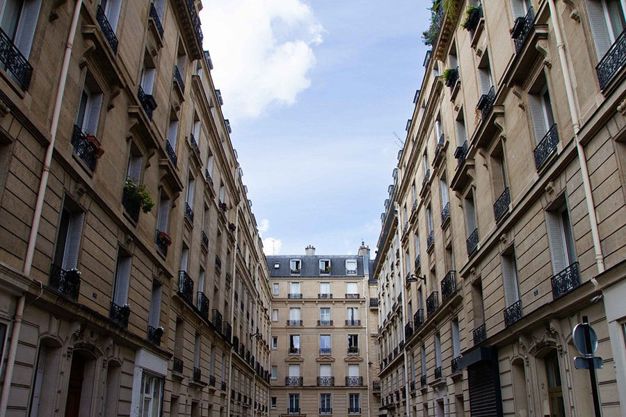 6616ab8ed8c3c268632d0a1d_klein-symmetrical-parisian-courtyard-architecture_1764150650792.jpg