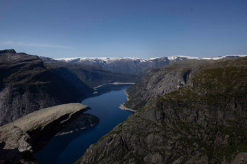 6616ab8ed8c3c268632d0a1d_klein-trolltunga-cliff-above-deep-blue-fjord_1763988746589.jpg