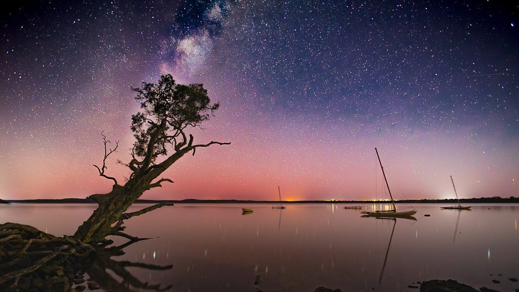 6616ab8ed8c3c268632d0a1d_milky-way-and-airglow-over-lake-weyba-1364_1789954329170.jpg