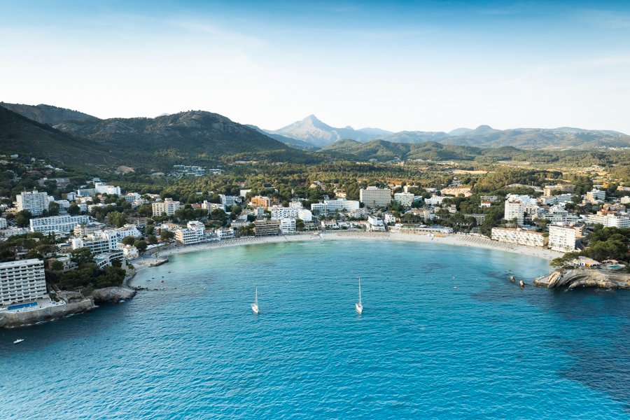 6616ab8ed8c3c268632d0a1d_peguera-beach-mallorca-3_1758333957857.jpg