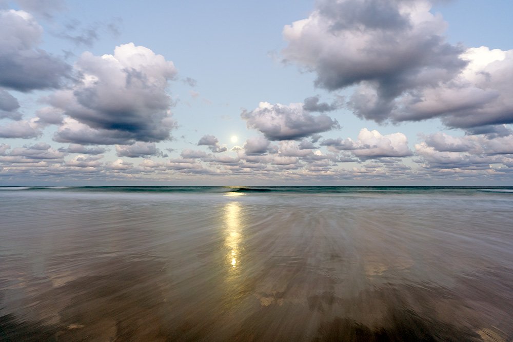 6616ab8ed8c3c268632d0a1d_web-moonrise-sawtell_1771747749721.jpg