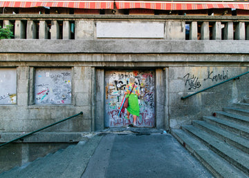 6616ab8ed8c3c268632d0a1d_woman-on-stairs_1757075512519.jpg