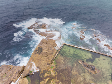 Nth Curl Curl rocks and pool